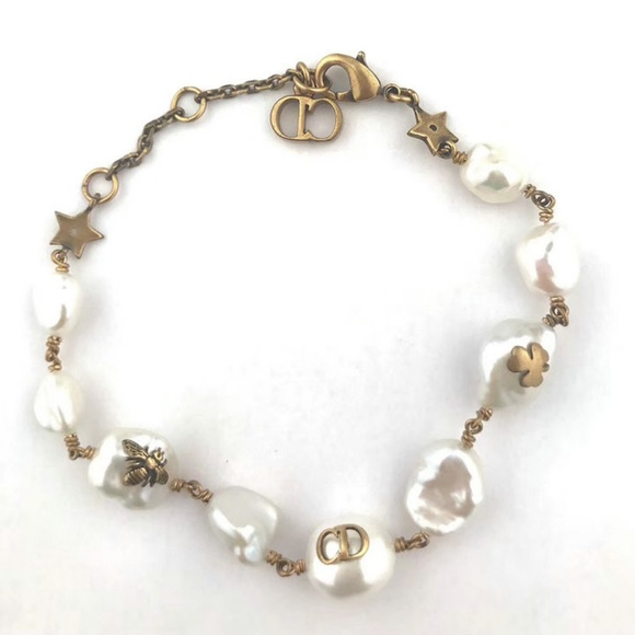 Bracelets - Picture 1 of 5
